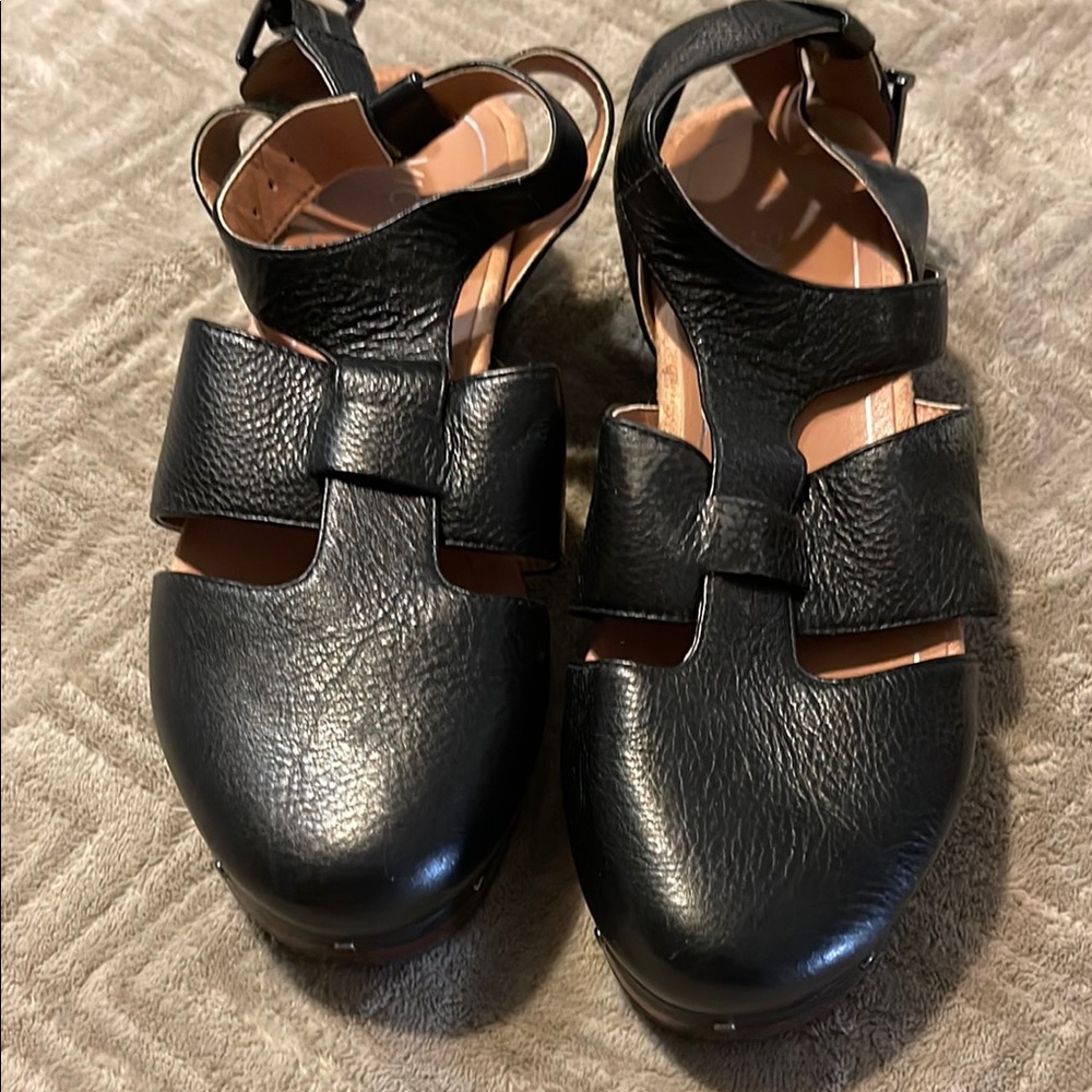 Vionic Black Leather Cutout Heeled Sandals